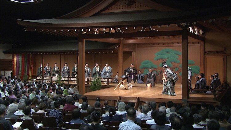 「『古典芸能への招待』能『安宅』延年之舞 貝立、祝言『岩船』」の場面写真。（写真提供：NHK）