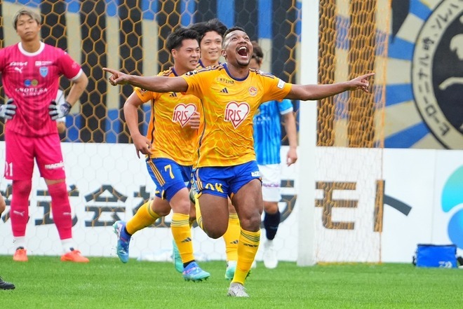 エロンのゴールなどで仙台が横浜FCを下した。写真：田中研治（サッカーダイジェスト写真部）