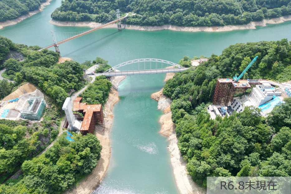 新子馬巣谷橋（仮）の状況。（画像：福井河川国道事務所）