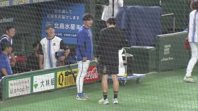 DeNA佐野恵太選手に言葉をかけた巨人の大勢投手(画像:日テレジータス)