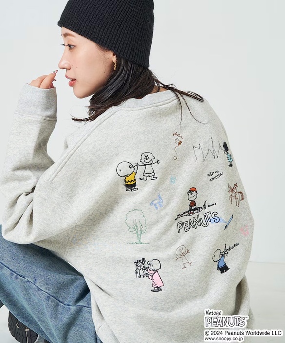 「PEANUTS別注 刺繍スウェット(杢グレー)」(6996円)