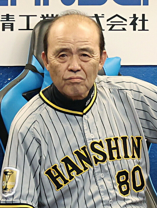 プロ野球阪神の岡田彰布監督（６６）＝写真＝が今季限りで退任することが３日、関係者の話で分かった。今年が２年契約の最終年で去就が注目されていた。後任候補には、藤川球児氏の名前が挙がっている。