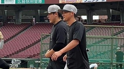 巨人の岡本和真選手と吉川尚輝選手