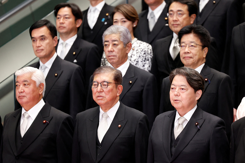 10月１日、石破内閣が発足。首相官邸での記念撮影。写真：代表撮影/ロイター/アフロ