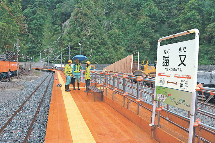 猫又駅に新設されたホーム。5日から乗客が利用する=黒部峡谷・猫又