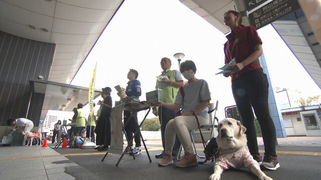 盲導犬育成の募金を呼び掛け　JR岡山駅前