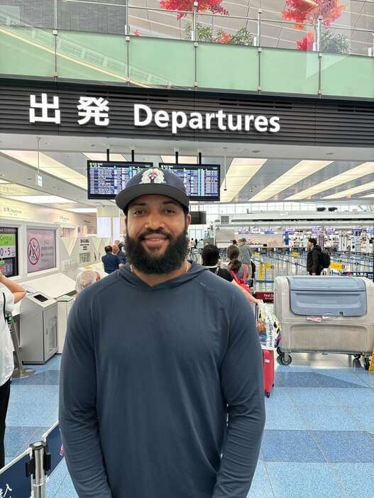 ヤクルト・サンタナが米国に帰国した＝羽田空港（球団提供）