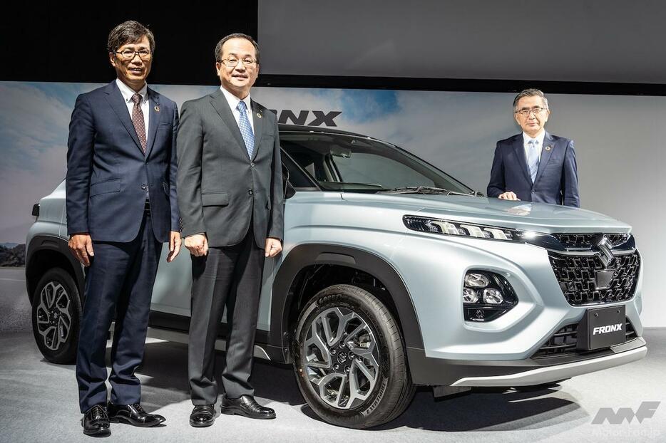 2024年10月16日、スズキは新型コンパクトSUV「フロンクス」の発表会を都内で開催した。左から森田祐司チーフエンジニア、玉越義猛日本営業本部長、鈴木俊宏代表取締役社長。