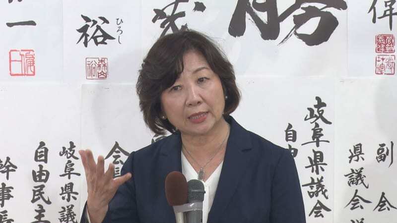 当選を確実にし、支持者に御礼を述べる野田氏＝２７日午後、岐阜市内