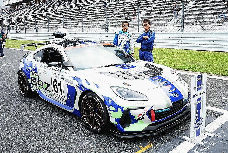 再生ＣＦＲＰをボンネットに用いるスバルＢＲＺ