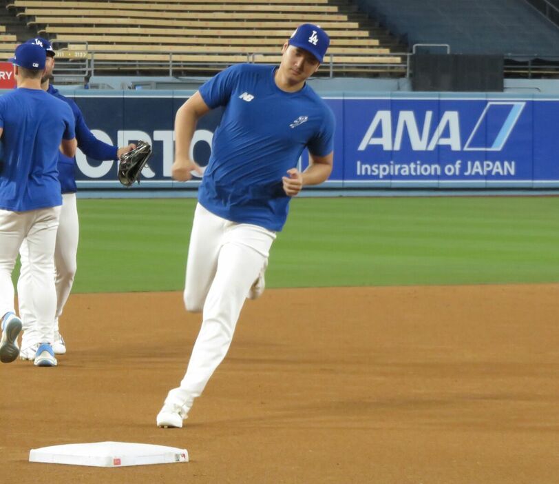 ベースランニングを行った大谷（カメラ・中村　晃大）