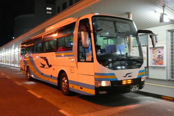 19時14分、高知駅バスターミナルに到着（2024年8月、安藤昌季撮影）。