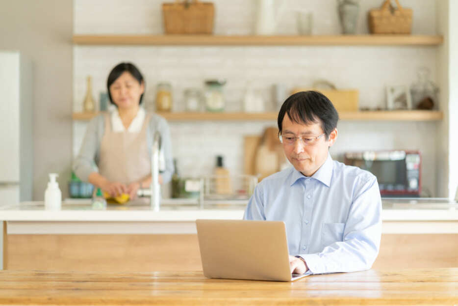 定年して毎日家でゆっくりしていたら、妻から「暇なら働いたら？」と言われました。生活費は足りているはずなのですが、お金以外に働く理由はありますか？