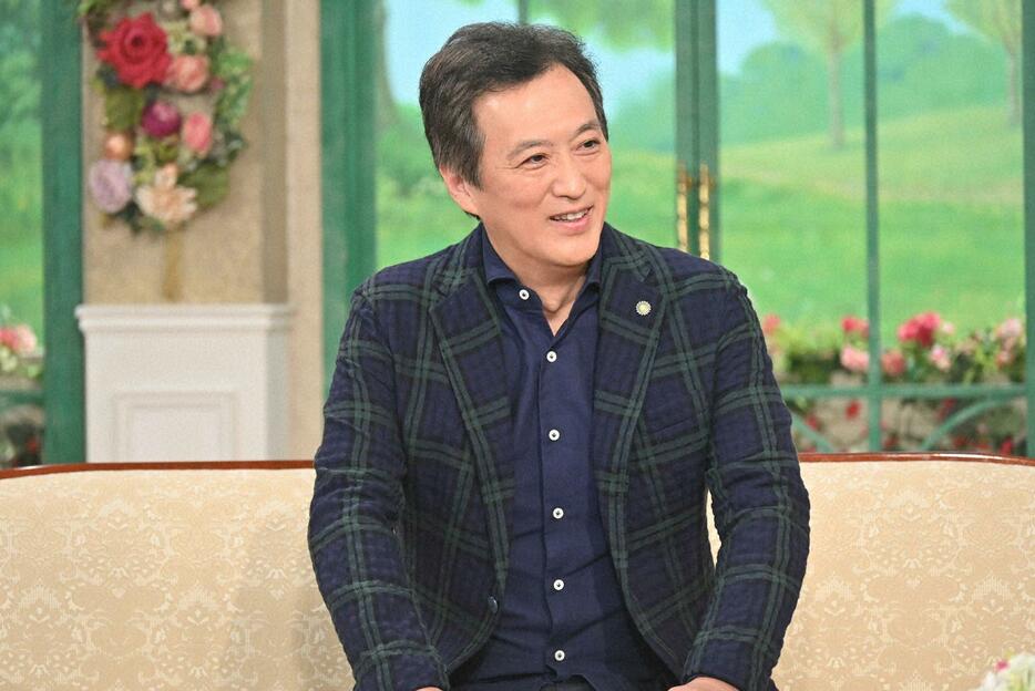 トーク番組「徹子の部屋」に出演する大鶴義丹さん＝テレビ朝日提供