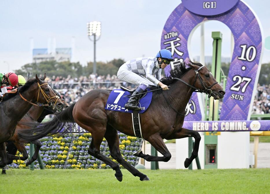 第170回天皇賞・秋を制したドウデュース＝東京競馬場