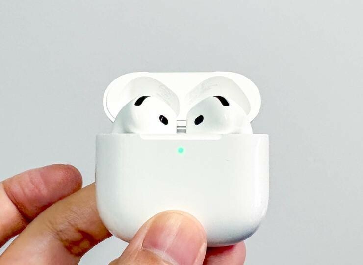 AirPods 4のノイズキャンセリング搭載モデル。