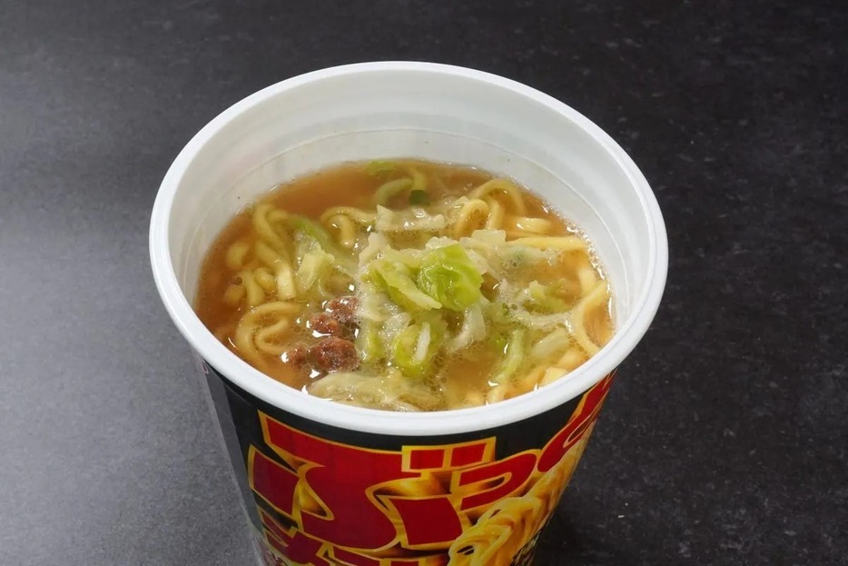 にんにくと醤油がガッツリときいた旨みと麺の旨みが合わさり、超濃厚な旨み