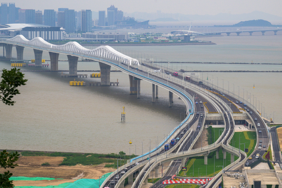 開通直後の「マカオ大橋」。手前がタイパ島側＝2024年10月1日（写真：GCS）