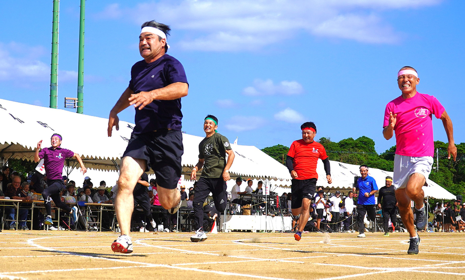 パワフルに和やかに町民スポーツの祭典一色に（伊仙町会場）＝13日