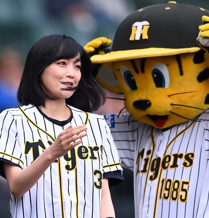 プロ野球・阪神戦のファーストピッチを務めた佐藤江梨子(2021年撮影)