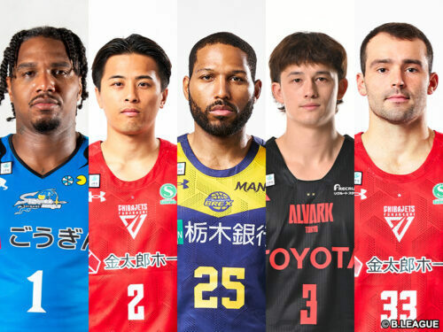 （左から）クラーク、富樫、ニュービル、テーブス、ムーニー［写真］＝B.LEAGUE