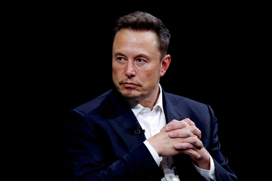 １０月２９日、米実業家イーロン・マスク氏（写真）が率いる人工知能（ＡＩ）新興企業ｘＡＩは、企業価値が４００億ドル規模に膨らむ可能性がある資金調達に向け、投資家と協議している。仏パリで２０２３年６月撮影（２０２４年　ロイター/Gonzalo Fuentes）