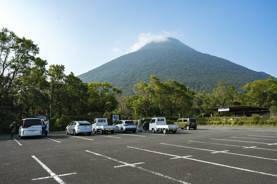 薩摩富士との別称もある開聞岳。指宿市内のあちこちからその姿が確認できる