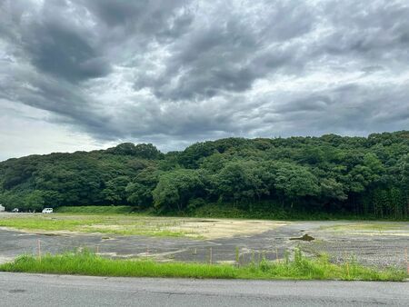 JR武雄温泉駅から歩いて15分、武雄アジア大学の建設予定地。周囲にはほとんど何もない