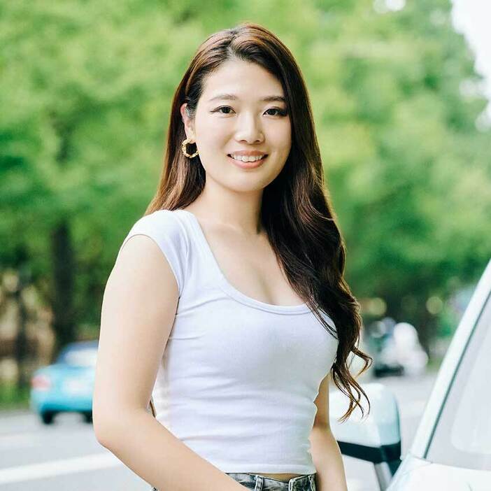 黒木美珠さん●YouTuberとしても活躍する自動車ライター。幼少の頃から車が好きで、現在の愛車はスバル「フォレスターSTIスポーツ」。2021年には、愛車ヴェゼルで90日間車中泊をしながら日本一周を達成。現在は、世界で活躍する自動車ジャーナリストを目指し、YouTubeやライターとして活動中。