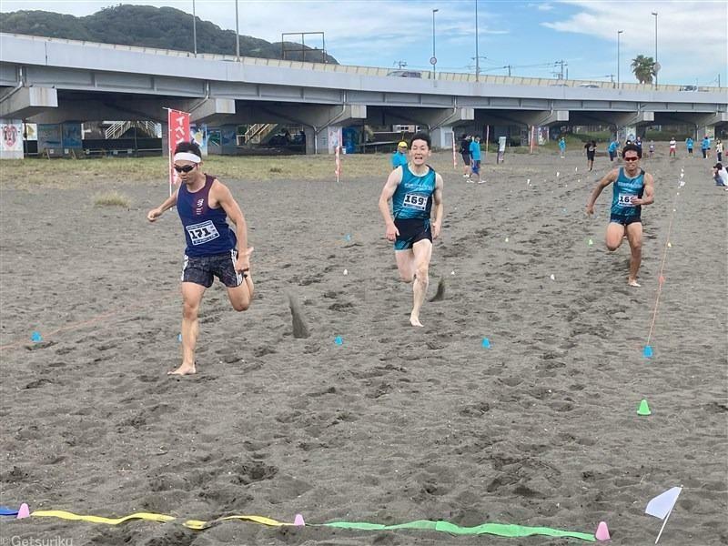 神奈川・大磯北浜海岸で開催されたビーチ陸上の100m