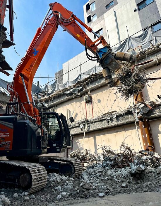 クルド人業者の解体現場（撮影＝安田浩一）