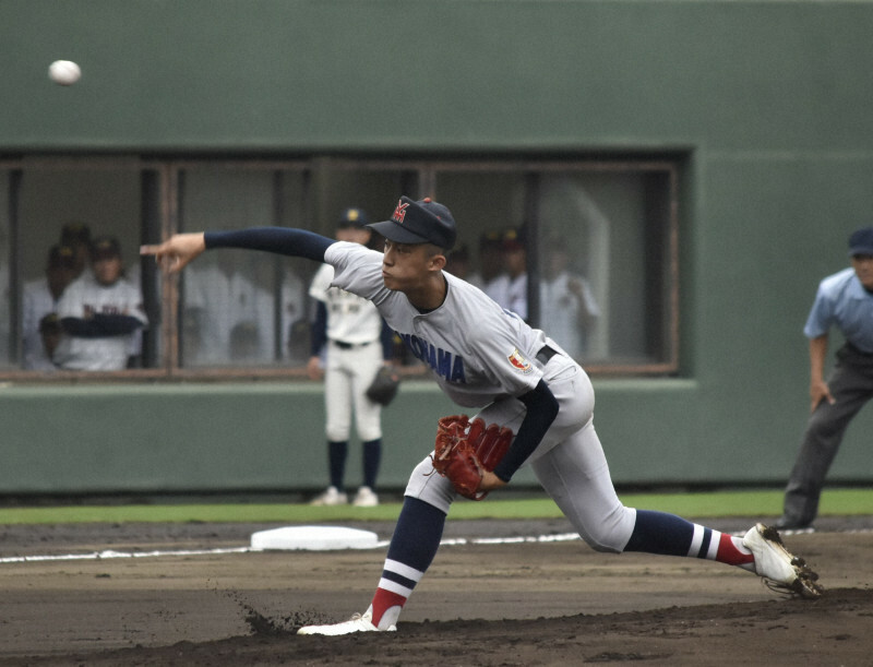 【東農大二－横浜】東農大二を2安打完封する好投を見せた横浜の織田翔希投手＝横浜市のサーティーフォー保土ケ谷球場で2024年10月28日午後1時3分、高橋広之撮影