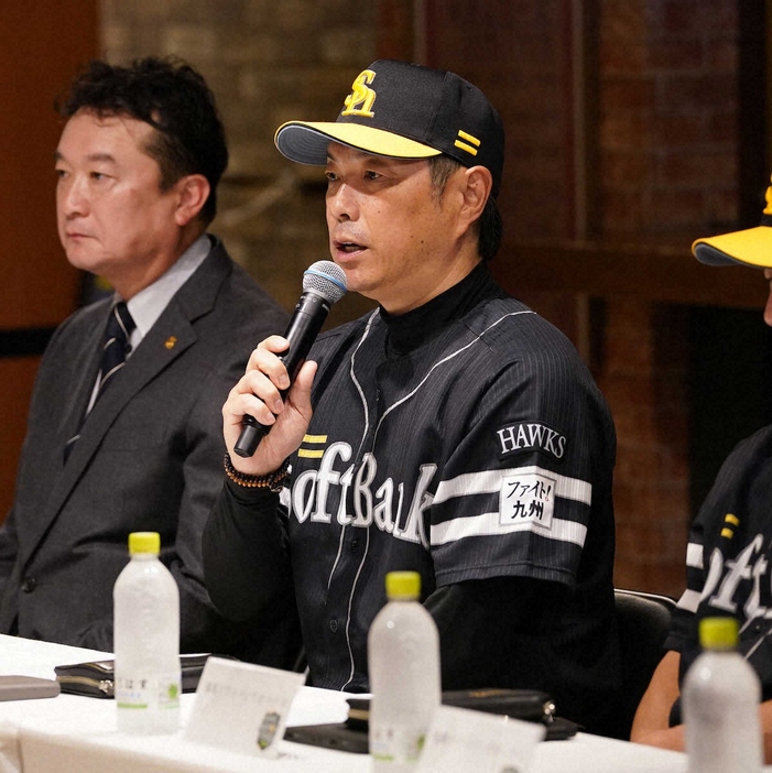 ＜日本シリーズ監督会議＞監督会議で意気込みを語る小久保監督（撮影・岡田　丈靖）