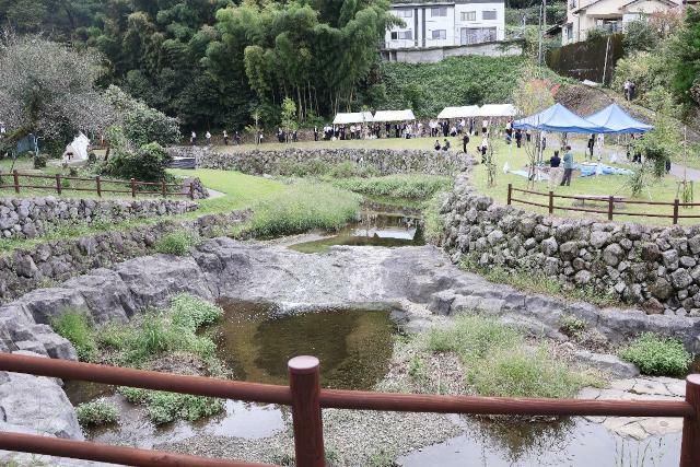 かつての自然豊かな姿に再生した神代川