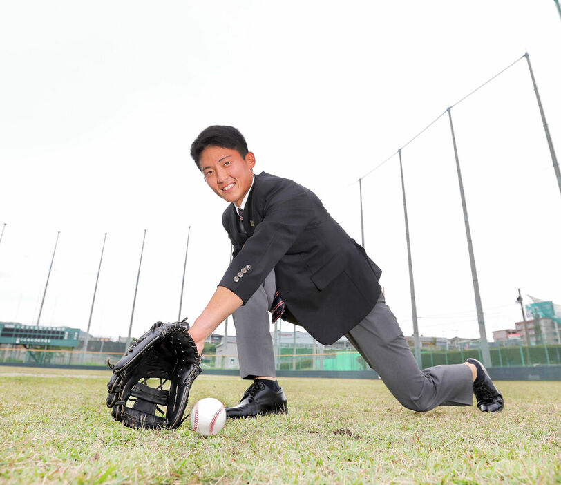 巧打と俊足に合わせ守備力もアピールする九産大・浦田（カメラ・中島　傑）