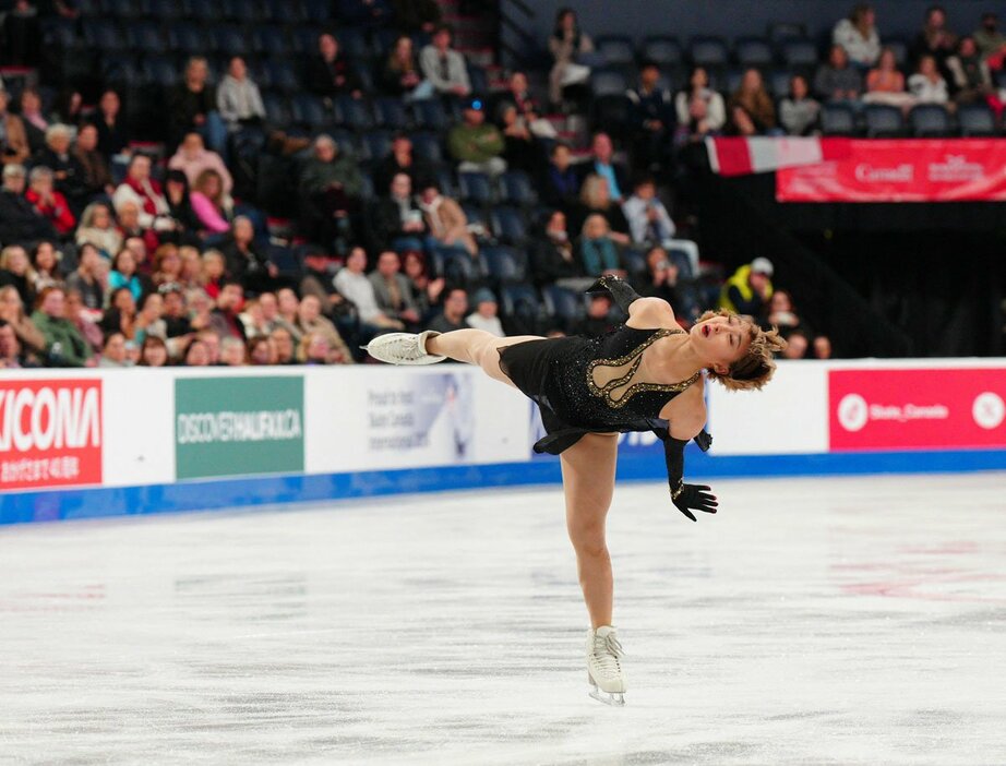 華麗なスピンを見せる坂本花織（ロイター＝USA　TODAY　Sports)