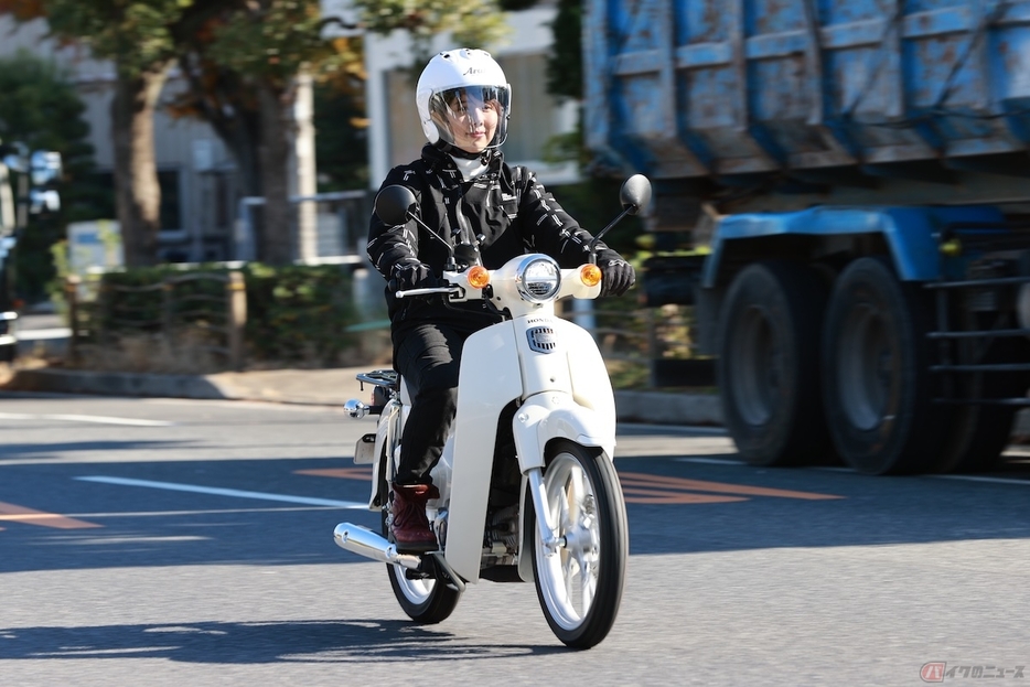 私の愛車のスーパーカブ110は、現在燃費72km/Lと液晶パネルに表示されている