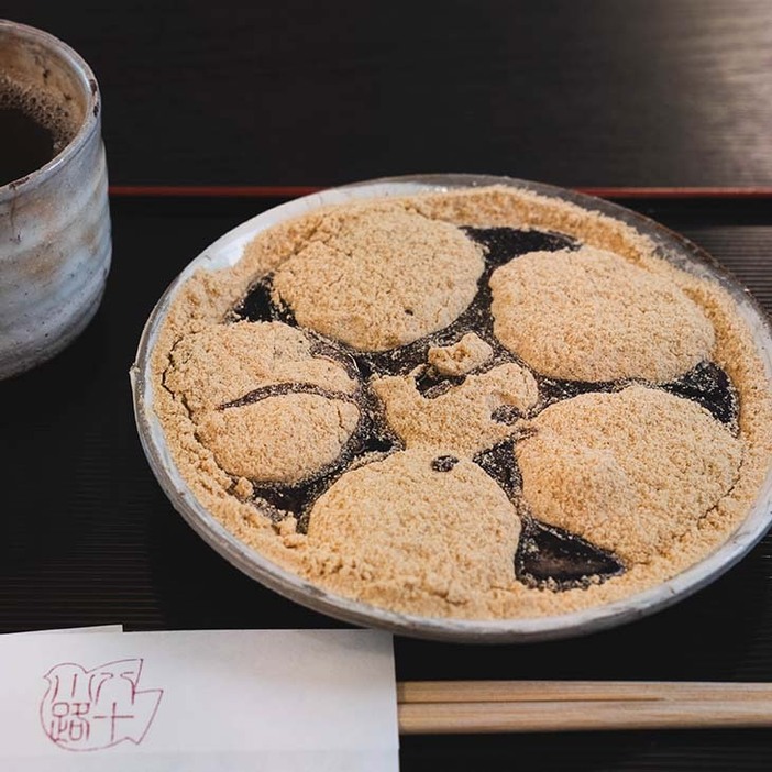 「本わらび餅（ほうじ茶付き）」800円