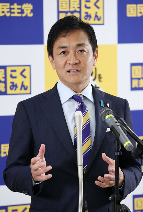 国民民主党の玉木雄一郎代表は３１日、所得税の基礎控除引き上げについて「全くやらなければ、予算も通らないし、法律も通らない」と述べた。国会内で記者団の質問に答えた＝同日午後