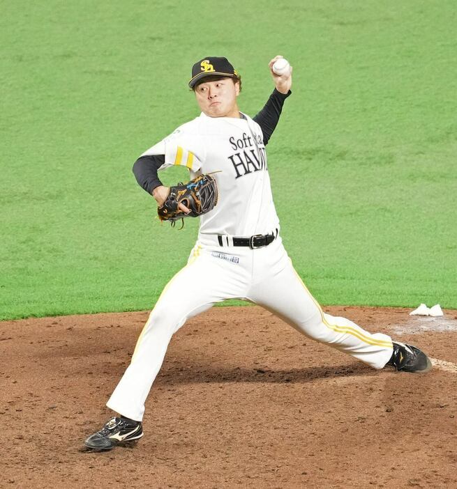 痛恨の本塁打を浴びたソフトバンク・前田純＝みずほペイペイドーム（撮影・沢野貴信）