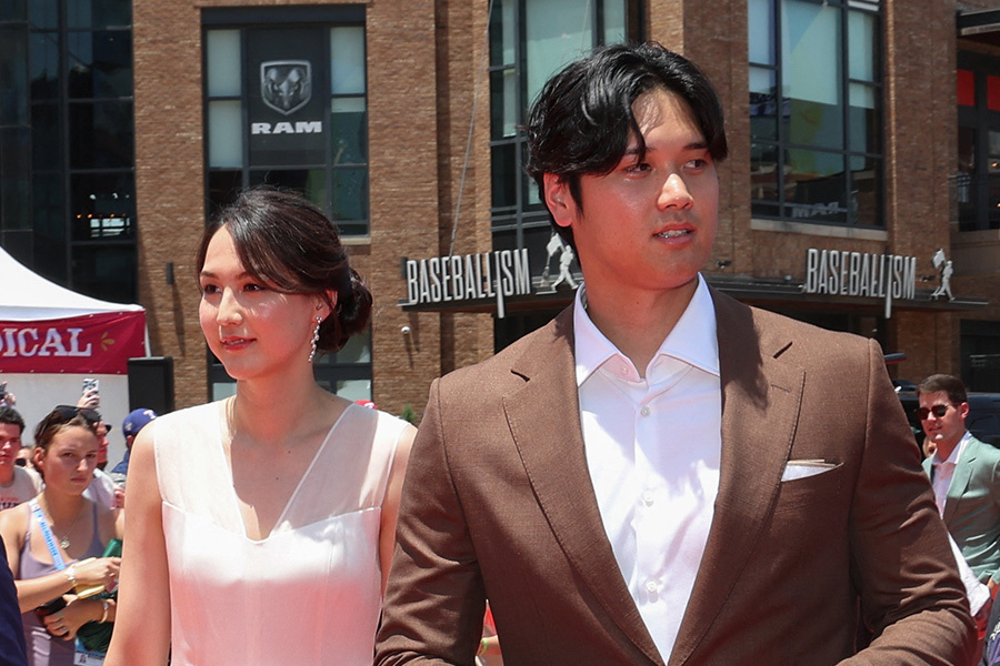 ドジャース・大谷翔平（右）と真美子夫人【写真：ロイター】