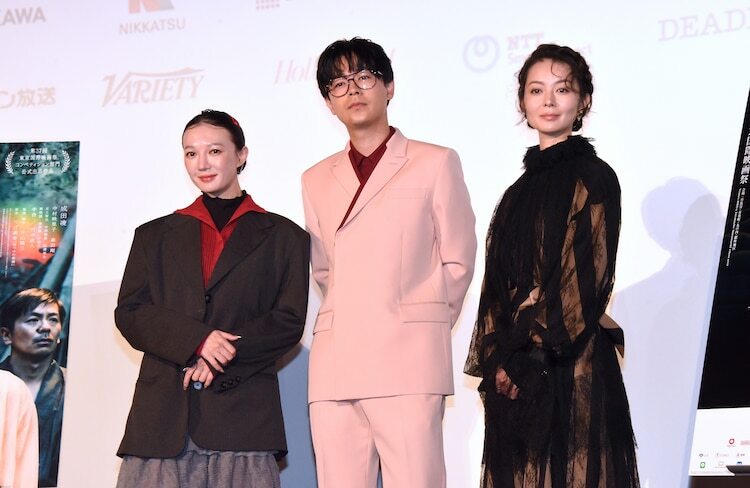 左から李杏、成田凌、中村映里子