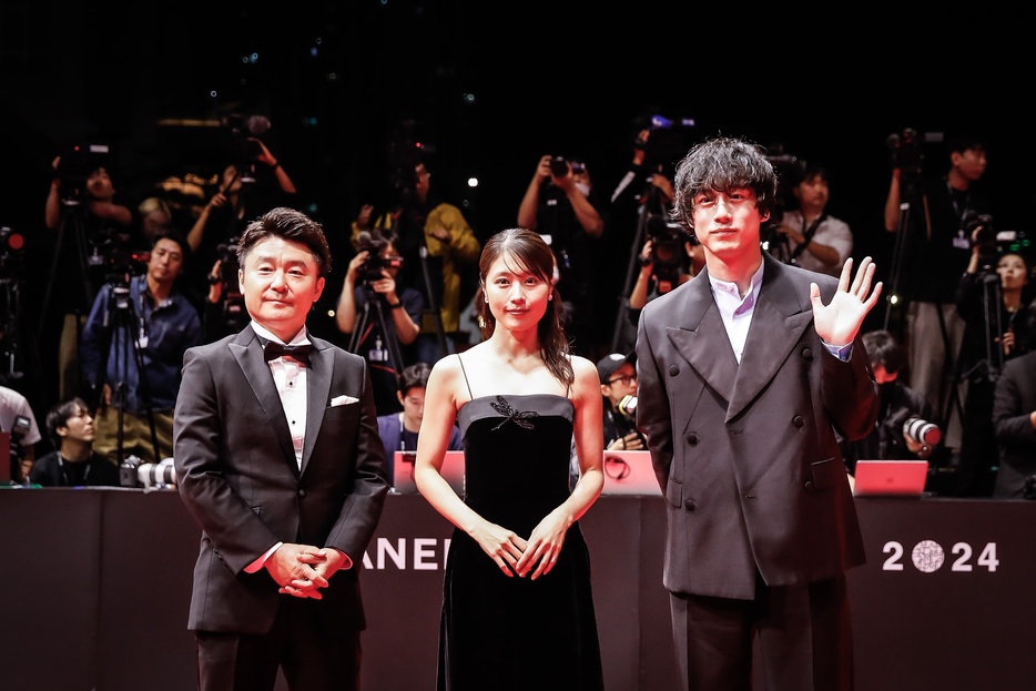 Netflix「さよならのつづき」有村架純＆坂口健太郎が第29回釜山国際映画祭オープニングセレモニーに登場！