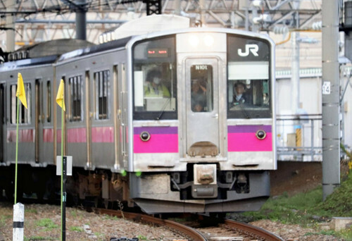 ＪＲ津軽線の車両。ローカル線の経営は厳しさを増している（２７日、青森市で）＝鈴木瑠偉撮影