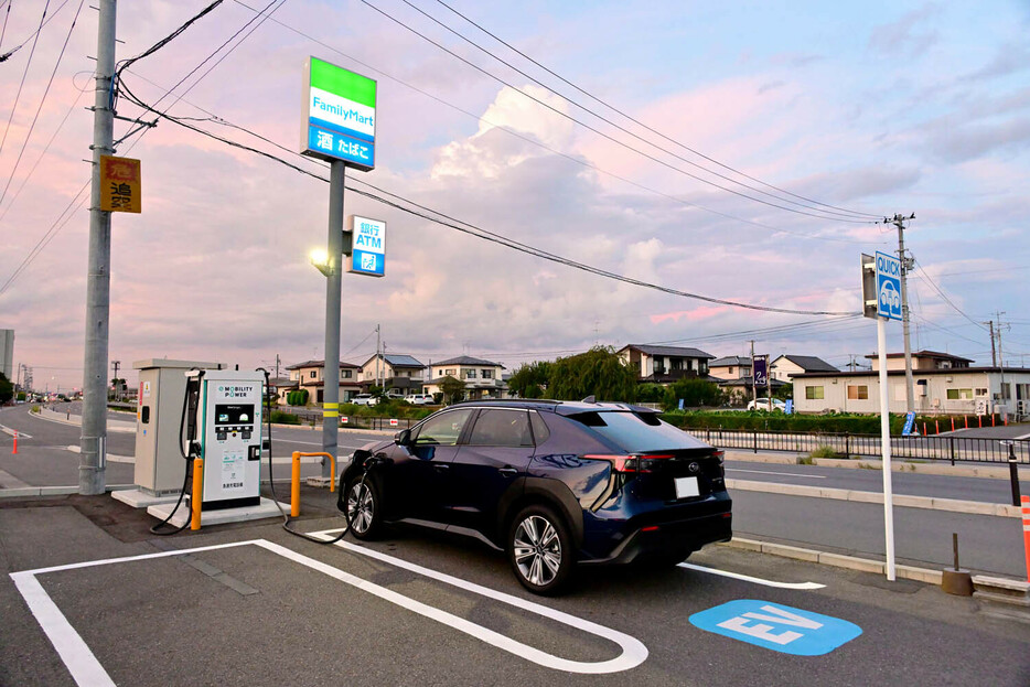 スバル ソルテラ：鏡石町のコンビニに90kWの充電器があり、ここで30分充電