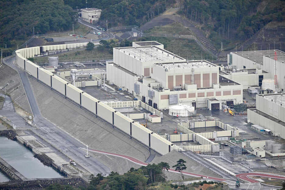 再稼働した女川原発２号機の原子炉建屋