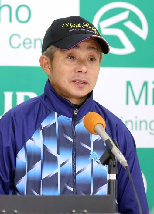 共同会見に出席した岩田康誠騎手＝美浦トレセン（撮影・塩浦孝明）