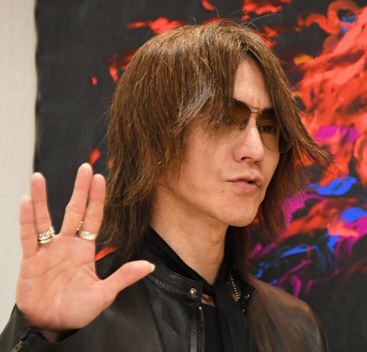 ロックミュージシャンのSUGIZO