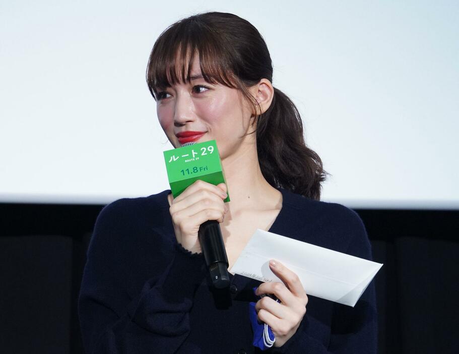 映画「ルート29」の完成披露試写会に登場した綾瀬はるかさん