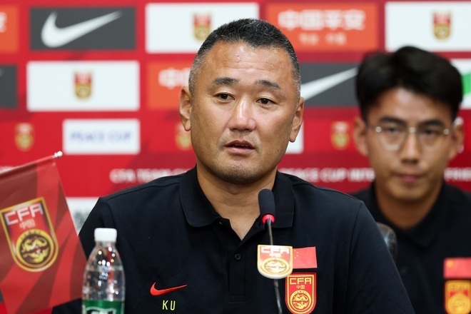 U-16中国代表を率いる上村監督。(C)Getty Images